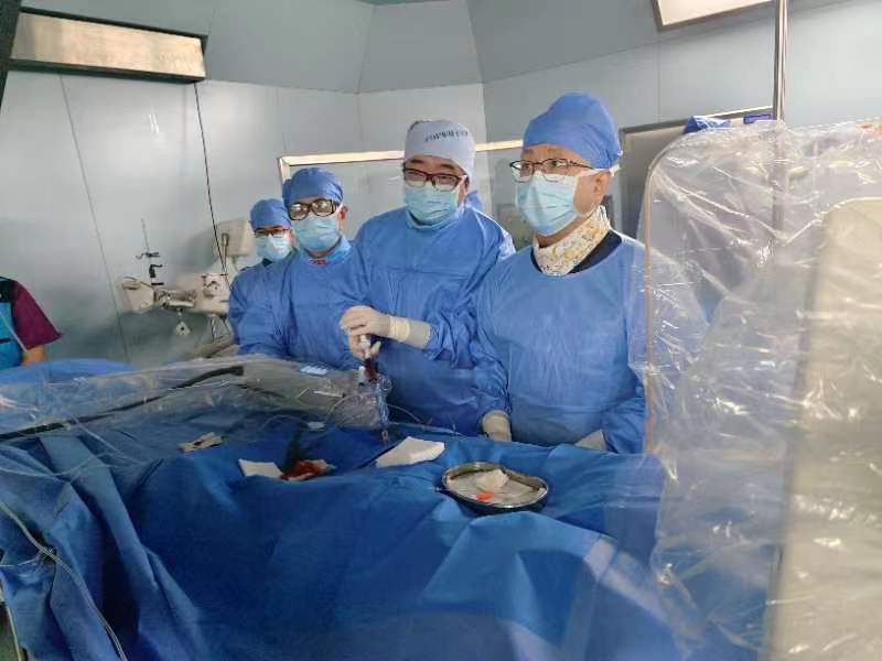 我院在陜北區(qū)域首次完成IVUS+OCT一體機(jī)指導(dǎo)心臟介入治療