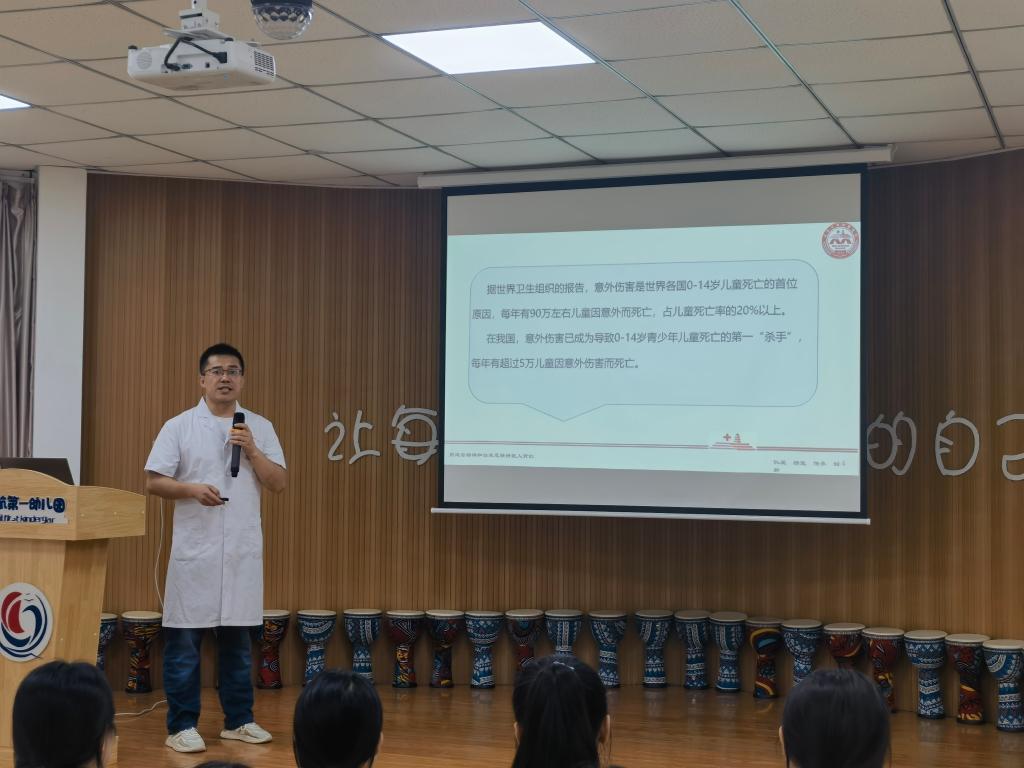 把愛帶進幼兒園——我院兒科醫師為兒童健康保駕護航