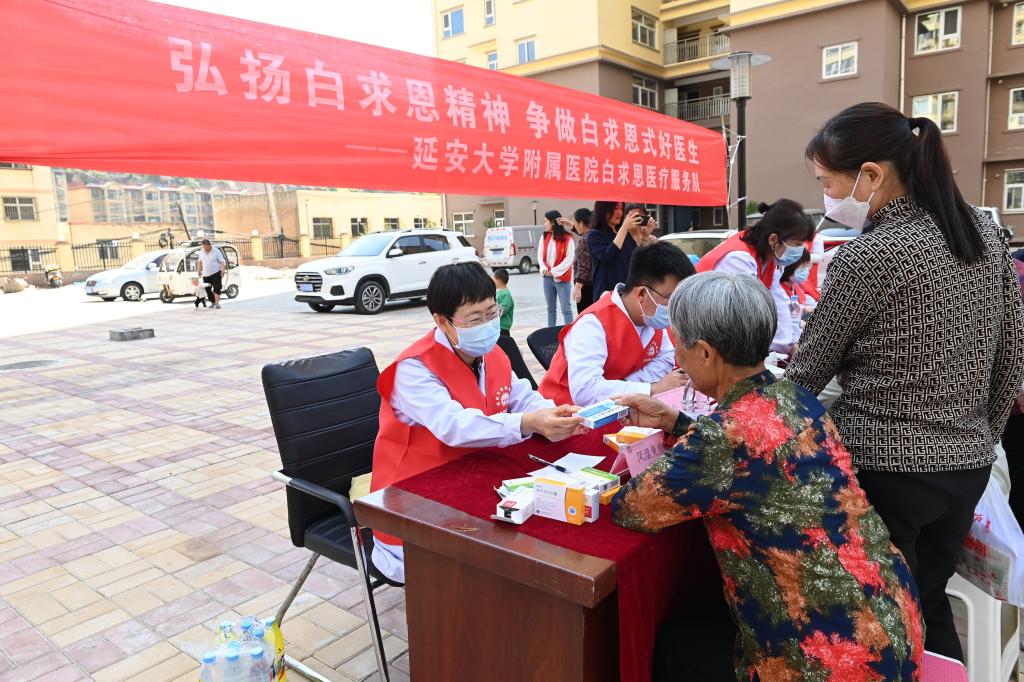 延大附院白求恩醫療服務隊走進川口社區開展義診活動