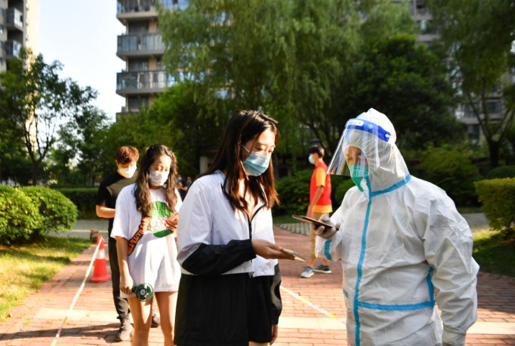 為何調整風險人員隔離期限？權威人士回應五大關切