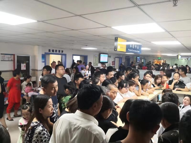 入學體檢新氣象  醫院加班保健康