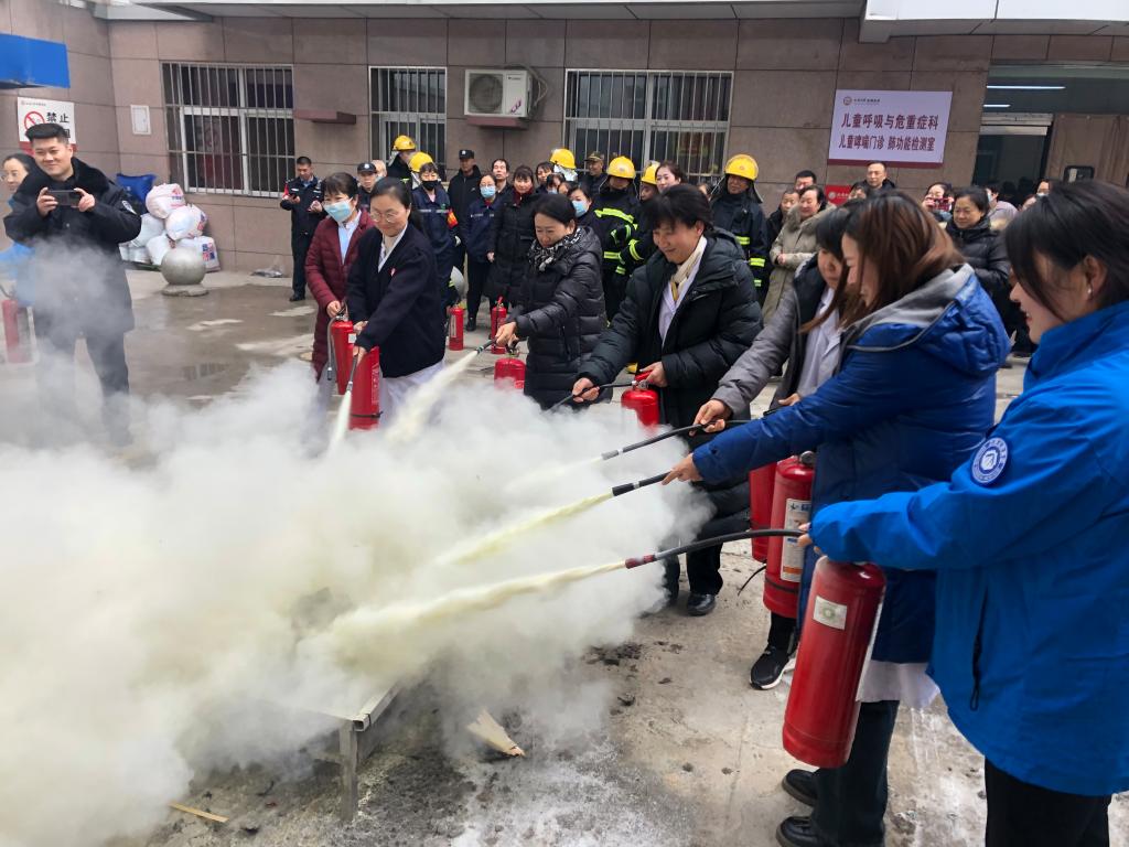 我院開展春節前消防應急疏散和滅火實操演練