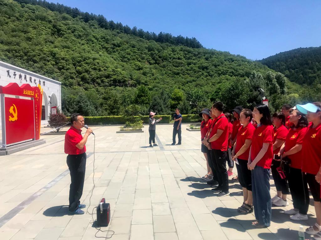 東關分院黨群黨支部開展“不忘初心、牢記使命”主題黨日活動