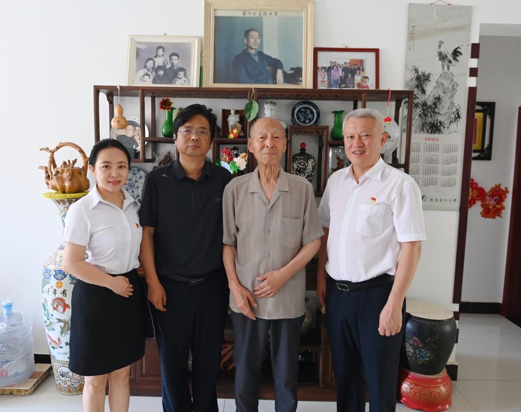 “七一”走訪慰問送關(guān)懷 傳遞溫暖頌黨恩