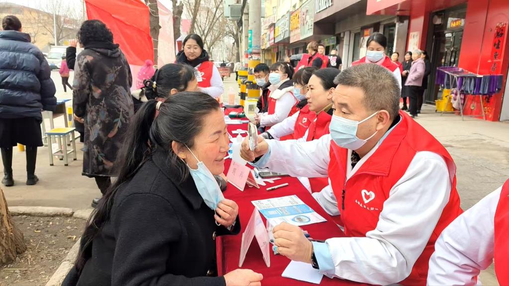 我院山丹丹青年志愿者服務(wù)隊赴姚店鎮(zhèn)開展義診活動