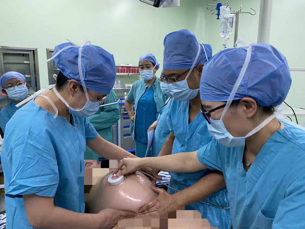 推廣產科適宜技術  助力孕婦自然分娩——我院產科一病區成功實施臀位外倒轉術