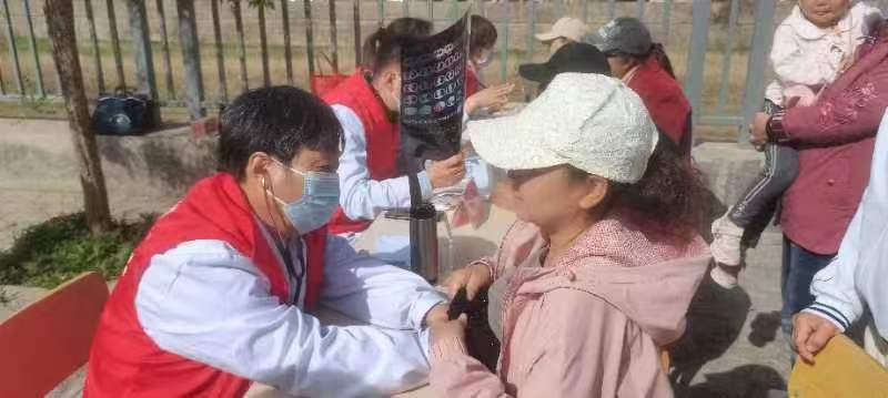 我院山丹丹青年志愿者服務(wù)隊赴延安大學(xué)開展義診活動