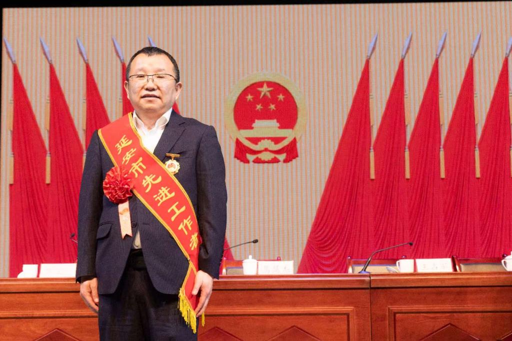 我院鐘紅平同志榮獲“延安市先進工作者”稱號