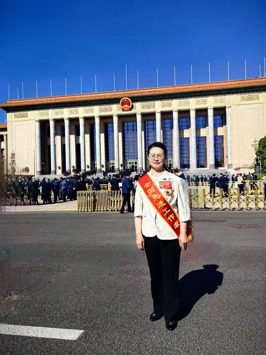 我院李紅梅教授榮獲“全國先進工作者”稱號