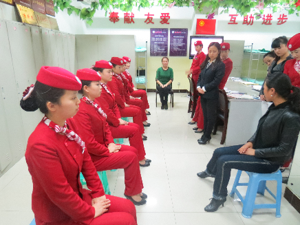 院團委邀請延安大學文學院禮儀專家馬海娟副教授為導醫人員講解禮儀知識與培訓