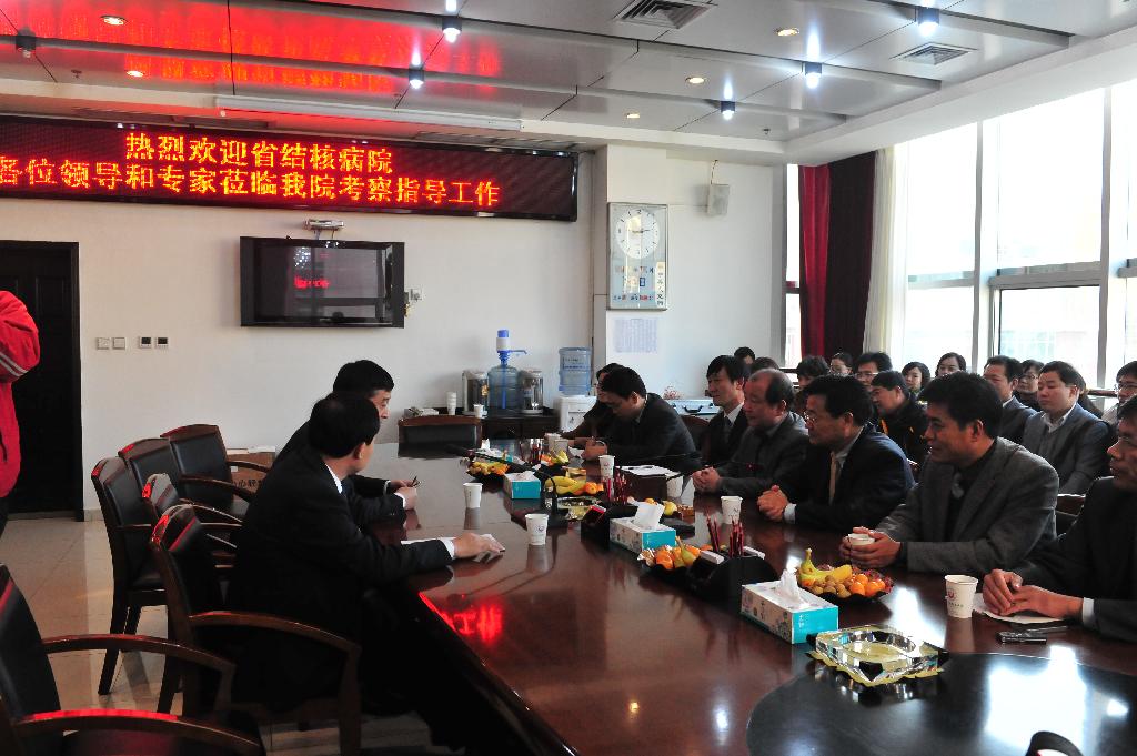 省結核病防治院劉錦程院長一行來我院參觀考察
