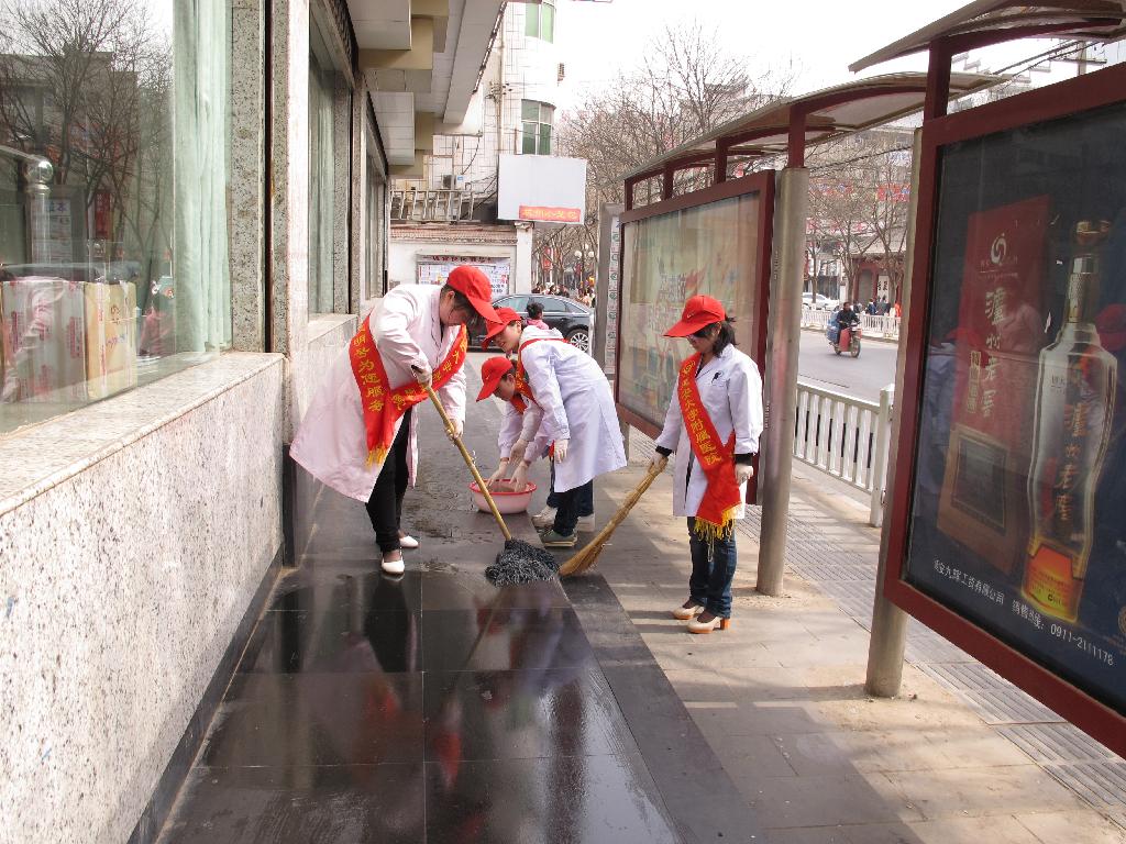 弘揚(yáng)雷鋒精神   樹文明新風(fēng)
